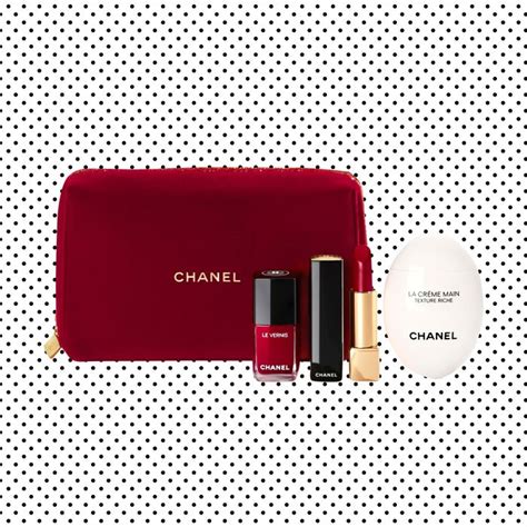 hand and lip set chanel
